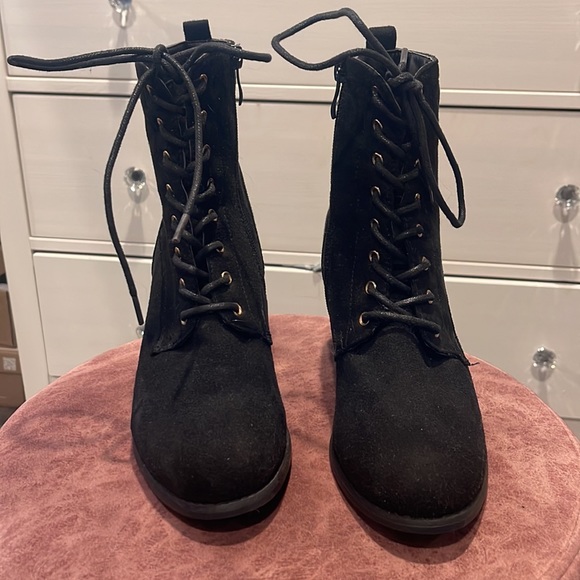Black lace up booties - Picture 2 of 5